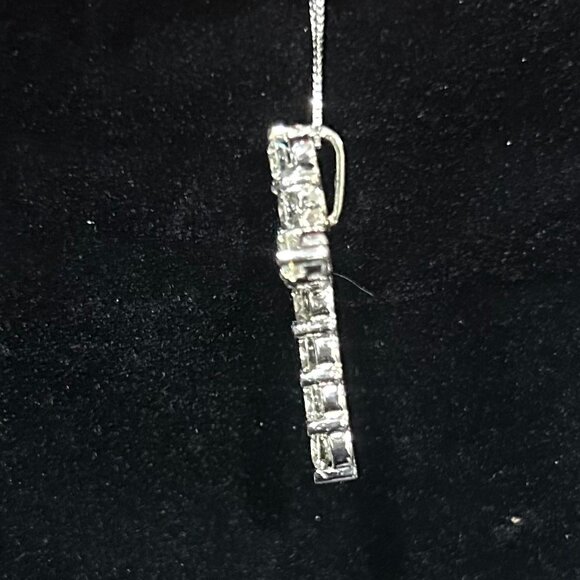 14K White Gold 2ct Diamond Cross Pendant Color I/J, Clarity VS (NWOT) - Picture 2 of 4